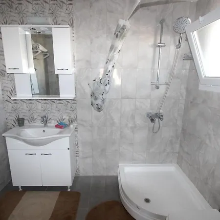 5 Bedrooms With Shared Pool Enclosed Garden And Wifi At Ayios Nikolaos