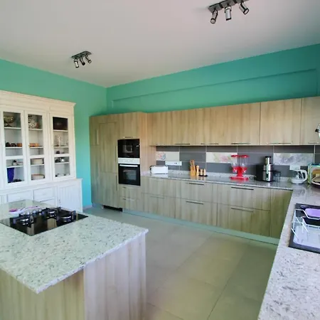 别墅 5 Bedrooms With Shared Pool Enclosed Garden And Wifi At Ayios Nikolaos