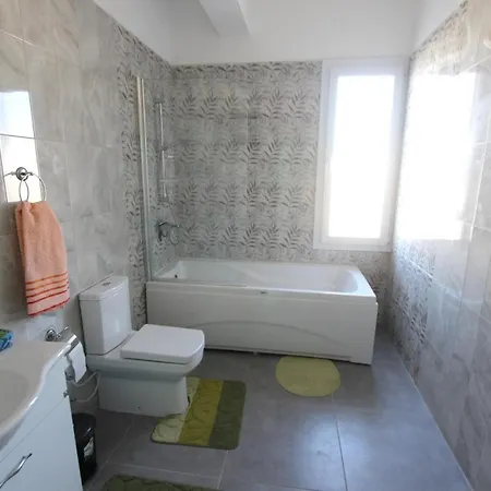 5 Bedrooms With Shared Pool Enclosed Garden And Wifi At Ayios Nikolaos 别墅