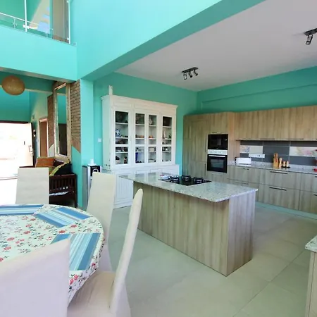 Villa 5 Bedrooms With Shared Pool Enclosed Garden And Wifi At Ayios Nikolaos Agios Nikolaos (Famagusta)