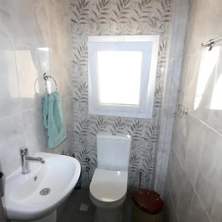 5 Bedrooms With Shared Pool Enclosed Garden And Wifi At Ayios Nikolaos *
