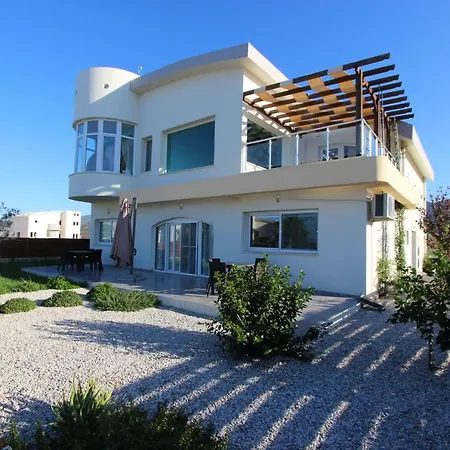 5 Bedrooms With Shared Pool Enclosed Garden And Wifi At Ayios Nikolaos * Agios Nikolaos (Famagusta)