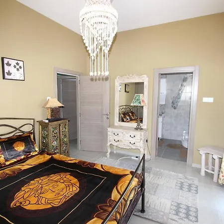 5 Bedrooms With Shared Pool Enclosed Garden And Wifi At Ayios Nikolaos *